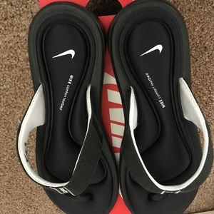 Women’s black Nike Sandals